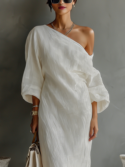 Robe Élegante Flottante en Blanc Ivoire avec Épaules Dénudées