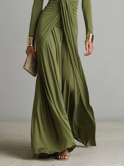 Robe longue vert olive en soie stretch avec décolleté en V profond et détails volantés, robe maxi glamour