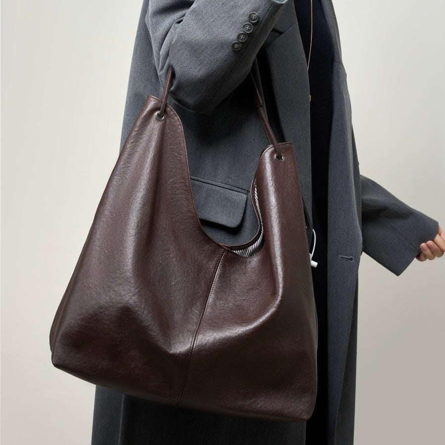 Nóvia | Minimalist Leather Tote Bag