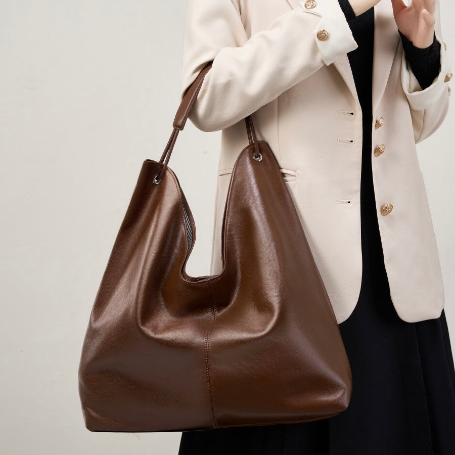 Nóvia | Minimalist Leather Tote Bag