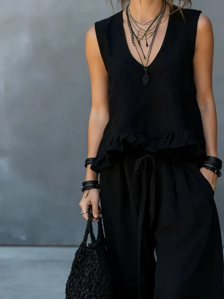Clara | Two-Piece Pants Set with Sleeveless V-Neck Top and Ruffles