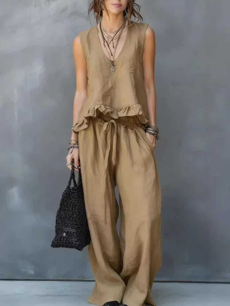 Clara | Two-Piece Pants Set with Sleeveless V-Neck Top and Ruffles