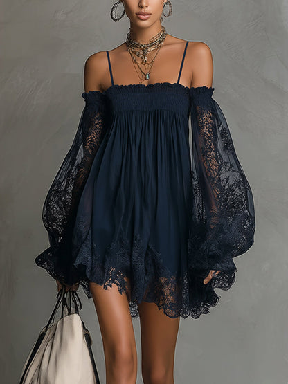 Noemi | Robe mini en chiffon bleu marine avec décolleté off-shoulder, bordures en dentelle et manches transparentes