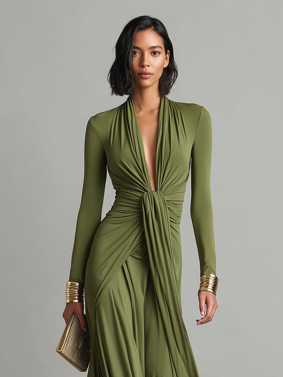 Robe longue vert olive en soie stretch avec décolleté en V profond et détails volantés, robe maxi glamour
