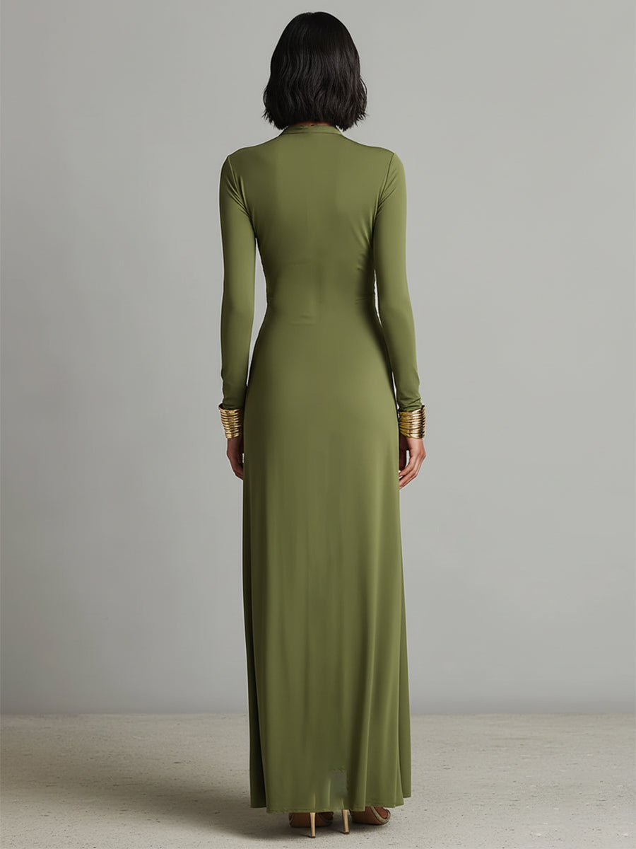 Robe longue vert olive en soie stretch avec décolleté en V profond et détails volantés, robe maxi glamour